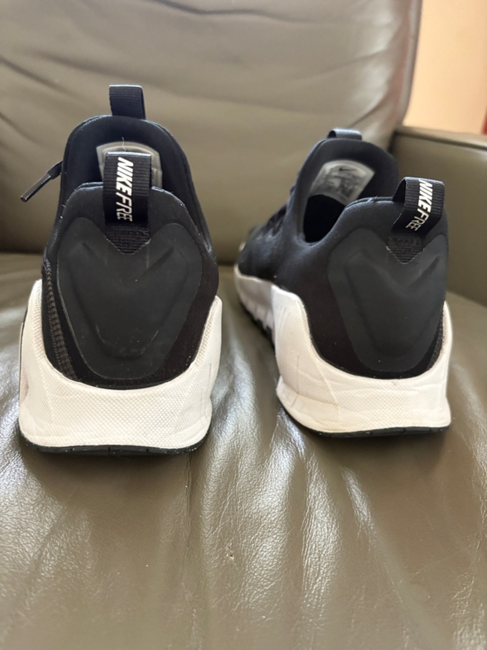 EUC - Nike Women’s Metcon 6 Black Lightweight Sneakers - Picture 3 of 10